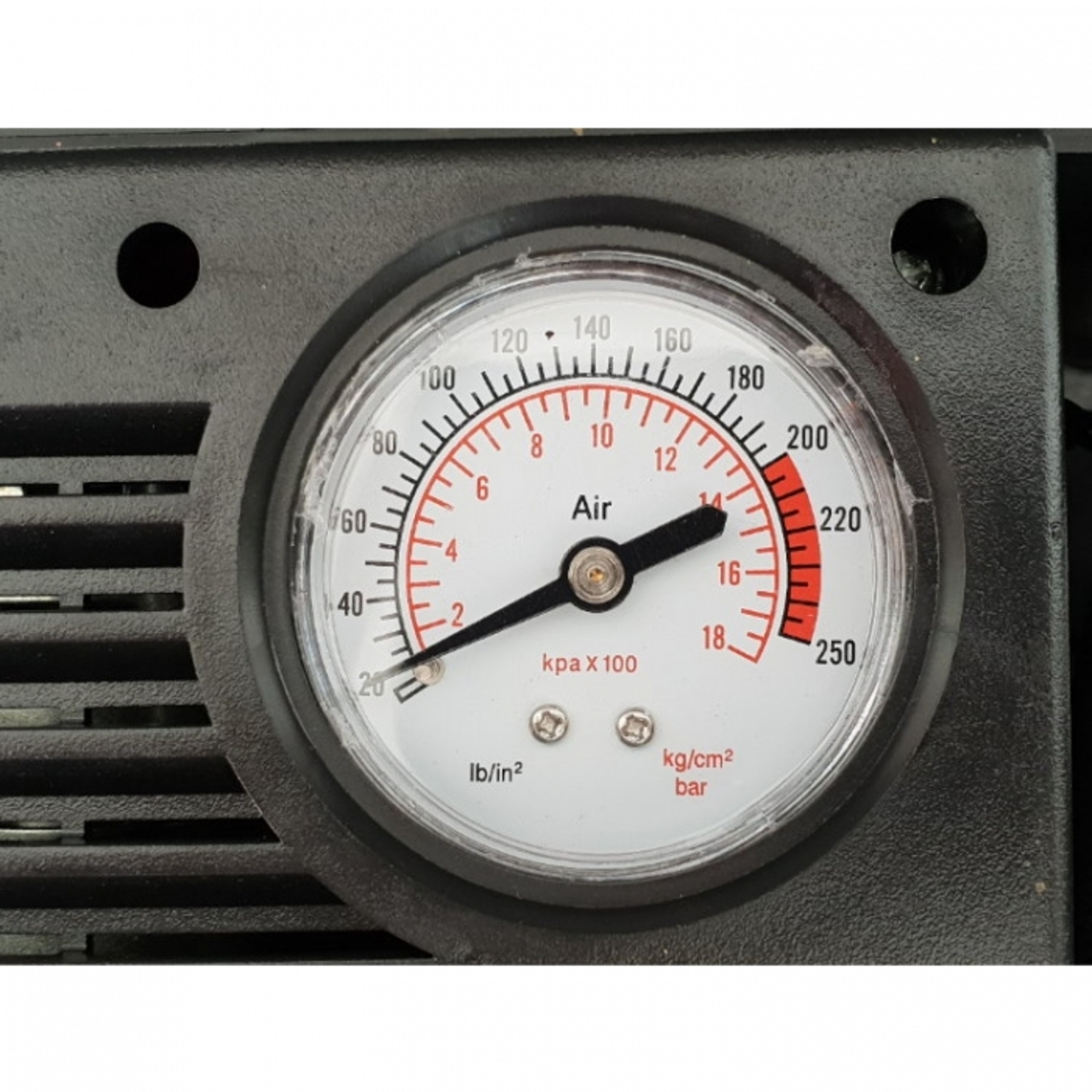 Компресор за гуми в куфар  HL-121 / 12V