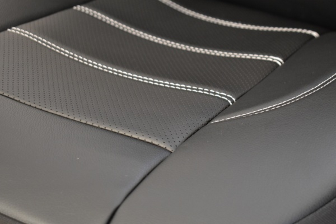 Комплект Универсална Тапицерия King Leather от еко кожа за предни и задни седалки – черни, перфорирани