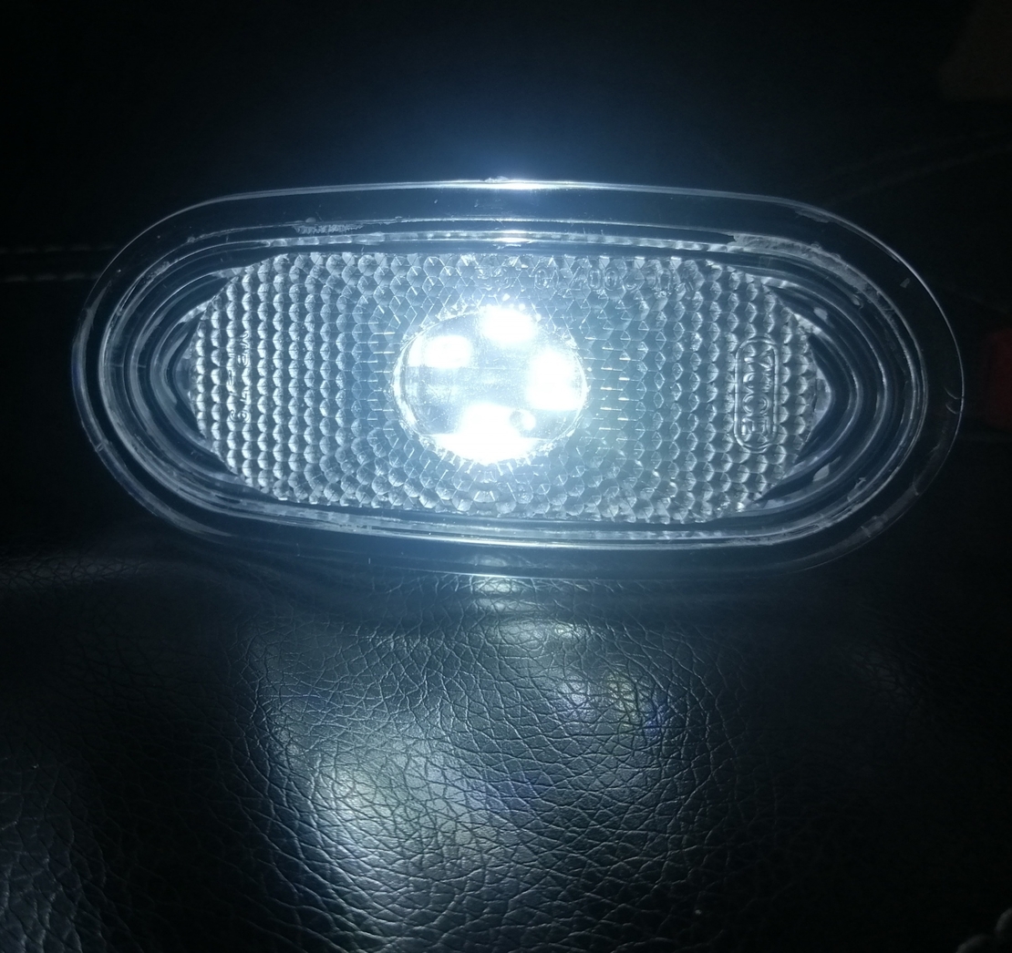 LED ЛЕД светодиоден габарит маркер токос бял с 4 диода 12V за Мерцедес Спринтер Фолксваген Крафтер Mercedes Spritner VW Crafter