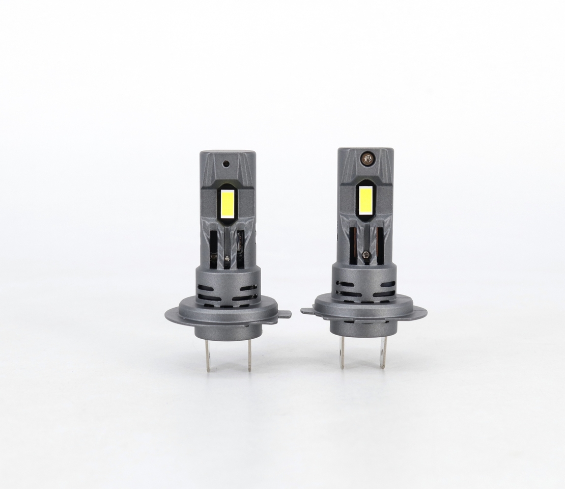 Комплект от 2 броя Умалени Мини Лед Led Диодни Крушки E4S H7 H18 Х7 Х18 12V 50W 15000lm за Автомобил Мотоциклет Трактор Камион Бус и др.