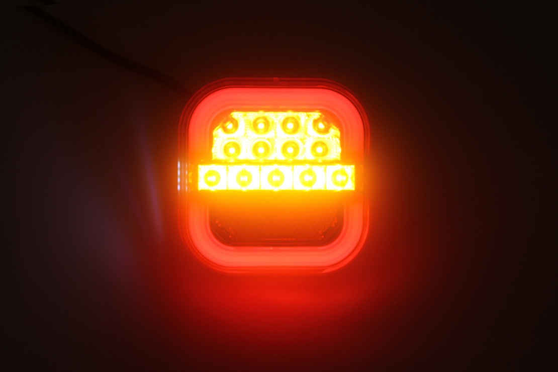 Комплект от 2 броя LED Диодни стопове стоп задни светлини динамичен мигач 12V-24V за бус камион ТИР ремарке каравана платформа Неон Neon Ефект 95 X 97 X 34 mm