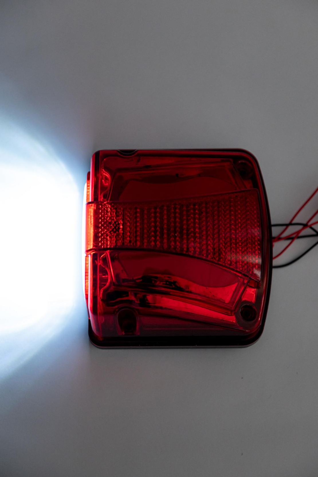 Комплект 2 в 1 - LED Oсветление Лед Плафон за Регистрационен Номер и Заден Червен Габарит с Неон Ефект 12V-24V, 135 мм x 123 мм