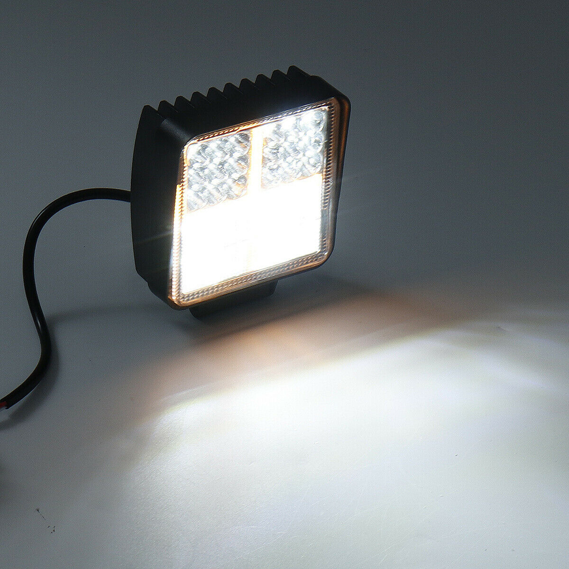 Универсален 162W Лед LED Халоген Фар Работна Лампа 12V - 24V бяла светлина + габаритна оранжева светлина за автомобил офроуд бус ван камион