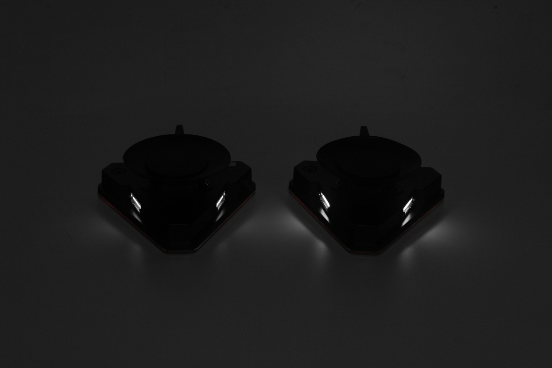 Комплект Безжични Преносими Диодни Лед Led Стопове Wireless с Магнит и Вендуза Неон Neon Ефект Иновационен дизайн триъгълна форма 12V за Ремарке Каравана Платформа и др.