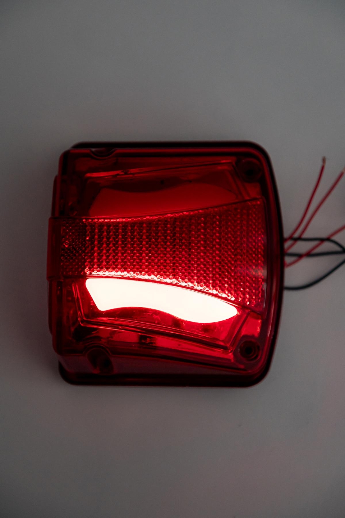 Комплект 2 в 1 - LED Oсветление Лед Плафон за Регистрационен Номер и Заден Червен Габарит с Неон Ефект 12V-24V, 135 мм x 123 мм