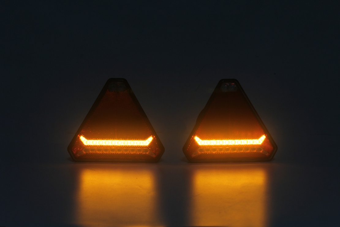 Комплект Безжични Преносими Диодни Лед Led Стопове Wireless с Магнит и Вендуза Неон Neon Ефект Иновационен дизайн триъгълна форма 12V за Ремарке Каравана Платформа и др.