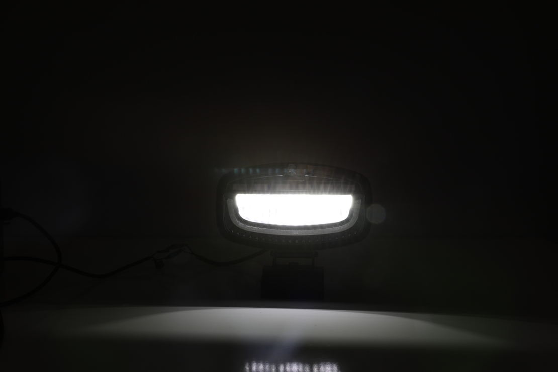 Универсален LED диоден халоген с DRL дневни светлини бяло/жълто и аварийна сигнална блиц оранжева светлина 12-24V 3500 лумена