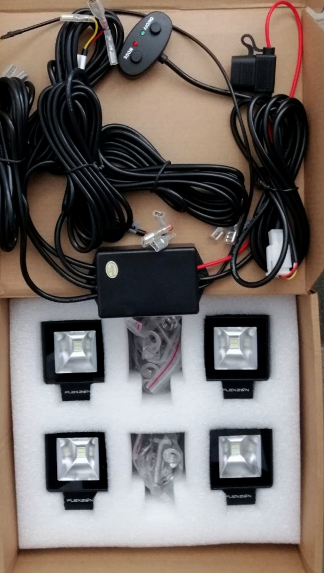 Комплект от 4 броя Лед LED Халогени Лампи с окабеляване Бяла Flood + Оранжева DRL Светлина 12V - 24V за Off Road 4X4 SUV джип мотор автомобил камион градина и др.