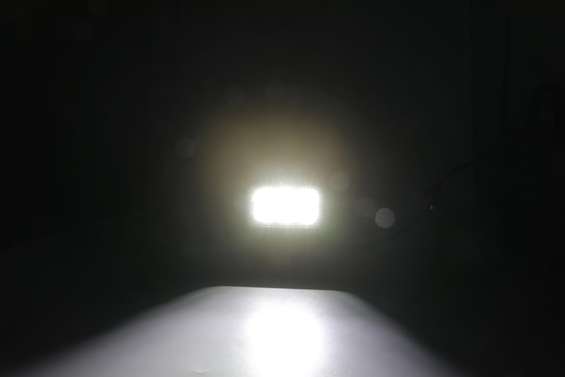 42W LED Халоген Бял, Разпръсната светлина с жълта и червена DRL светлина 12V-24V