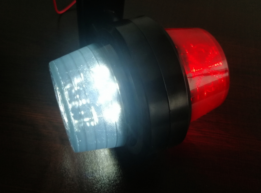 Комплект от 2 броя 12-24V ЛЕД LED Диодни Странични Маркери Рогчета Светлини Опушено Стъкло За Камион Ремарке Каравана Кемпер АТВ бяло - червено 2X MAR946