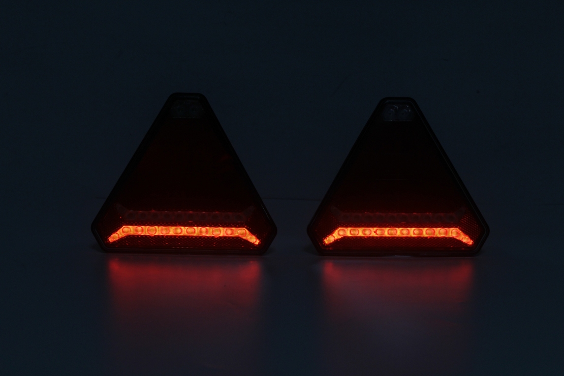 Комплект Безжични Преносими Диодни Лед Led Стопове Wireless с Магнит и Вендуза Неон Neon Ефект Иновационен дизайн триъгълна форма 12V за Ремарке Каравана Платформа и др.