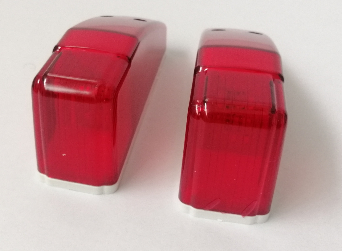 ЛЕД LED Светодиоден червен габарит за кабина на камион 12V - 24V за таван 14 х 4 х 6 cm