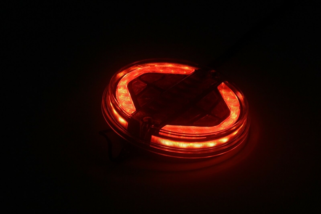 Комплект Ляв и Десен LED Светодиодни Стопове с Динамичен Бягащ Мигач, Кръгли, Тип Хамбургер , Ø13.9см , 3 Функции, Е-Мark, 12V-24V