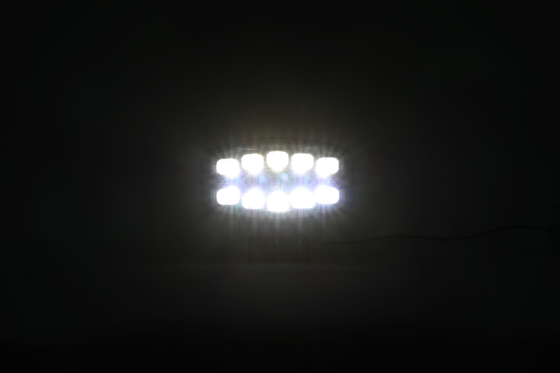 Универсален Високомощен LED ЛЕД 55W диоден фар халоген лампа 12V - 24V с DRL светлина бяло-жълто за АТВ джип камион трактор земеделски и селскостопански машини и др.