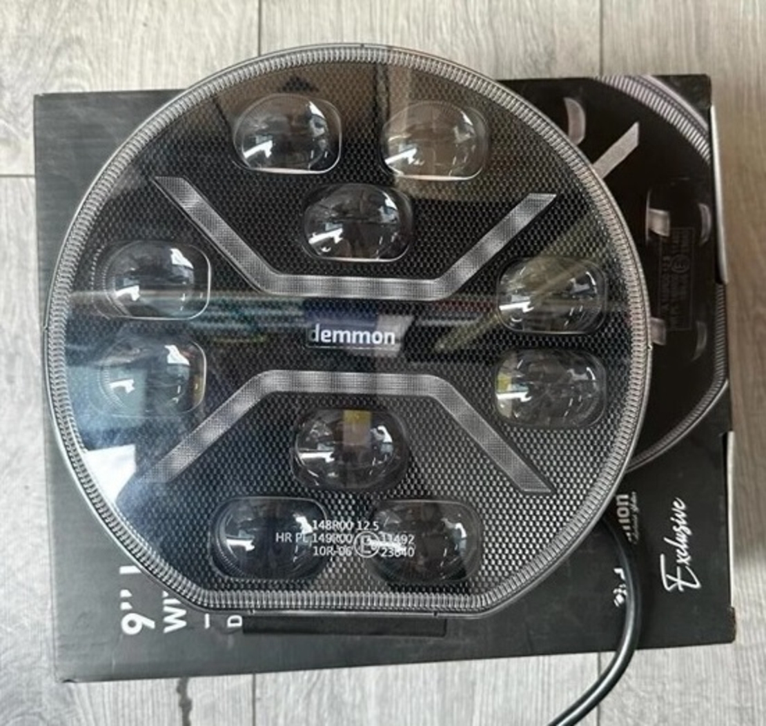 Диоден Халоген Фар с Бял Оранжев Габарит LED + DRL 70W Ø 220 мм 9 12V 24V Е-Mark Е9 за джип камион трактор багер земеделски машини и др.