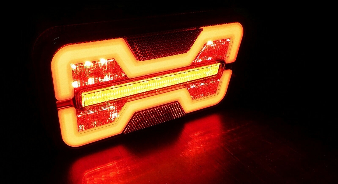 Комплект LED Лед Диодни Стопове, Ляв и Десен, Неон Ефект, Динамичен Бягащ  Мигач, 12V - 24V, E-Mark