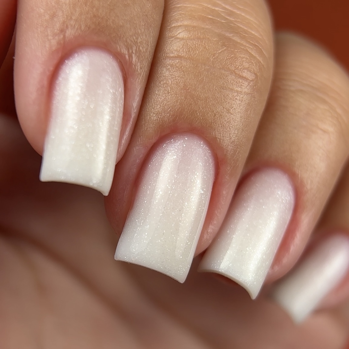 Soft base Milky sparkling white (shimmer) 15 ml