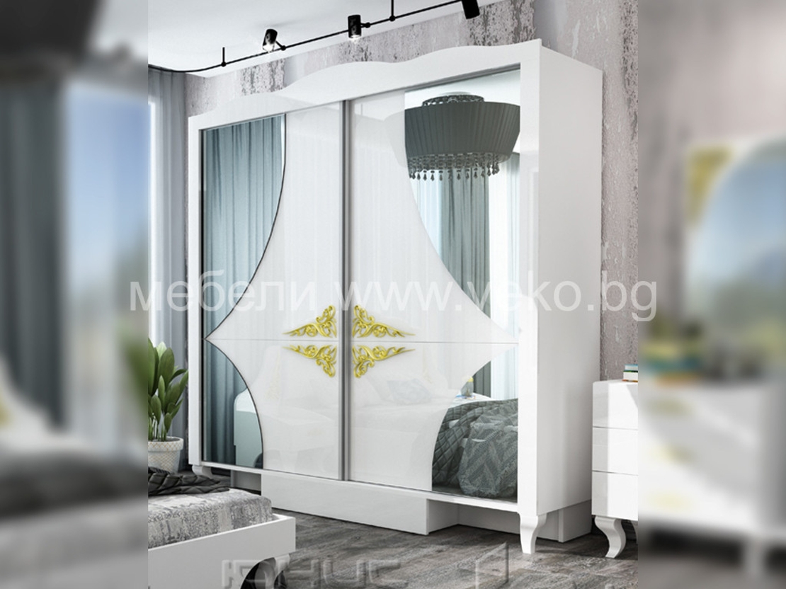 Гардероб Белисима/ златни орнаменти