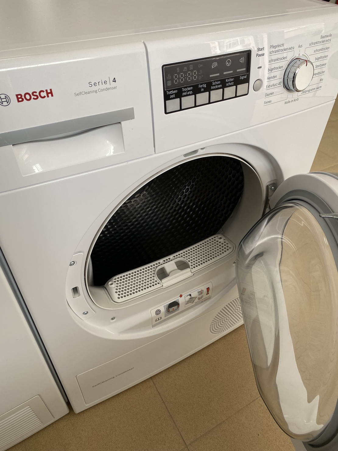 Сушилня Bosch Serie 4 – 8 кг, термопомпа, SelfCleaning Condenser
