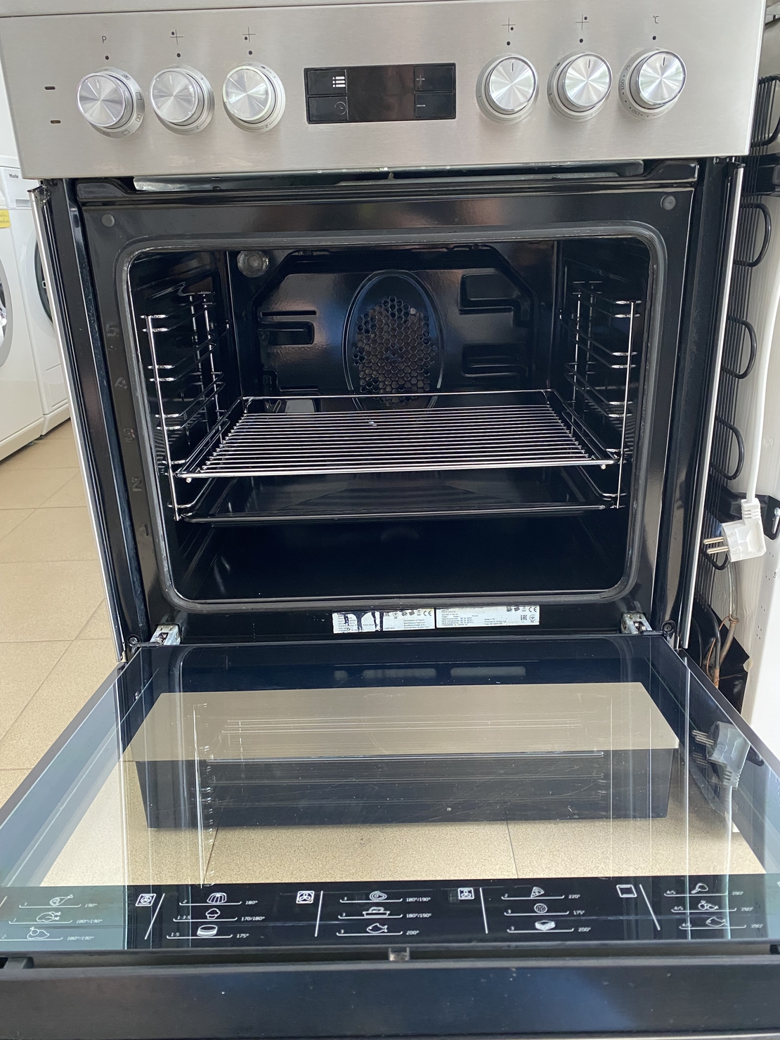 Готварска печка Beko (Инокс) с конвекция и електронен таймер