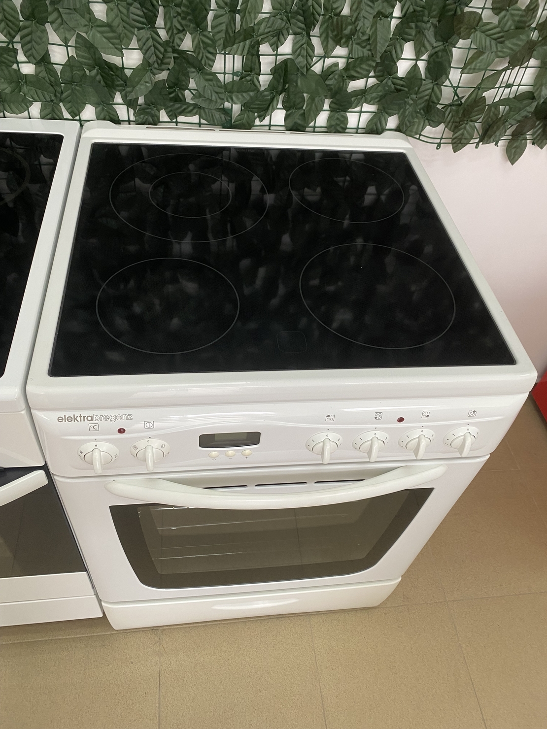 Готварска печка Elektra Bregenz – Керамичен плот и Вентилатор