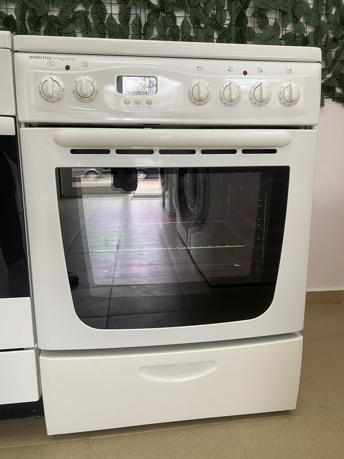 Готварска печка Elektra Bregenz – Керамичен плот и Вентилатор