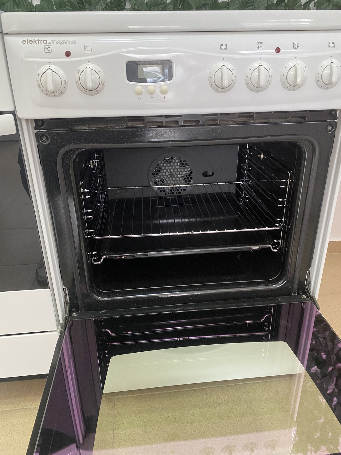 Готварска печка Elektra Bregenz – Керамичен плот и Вентилатор