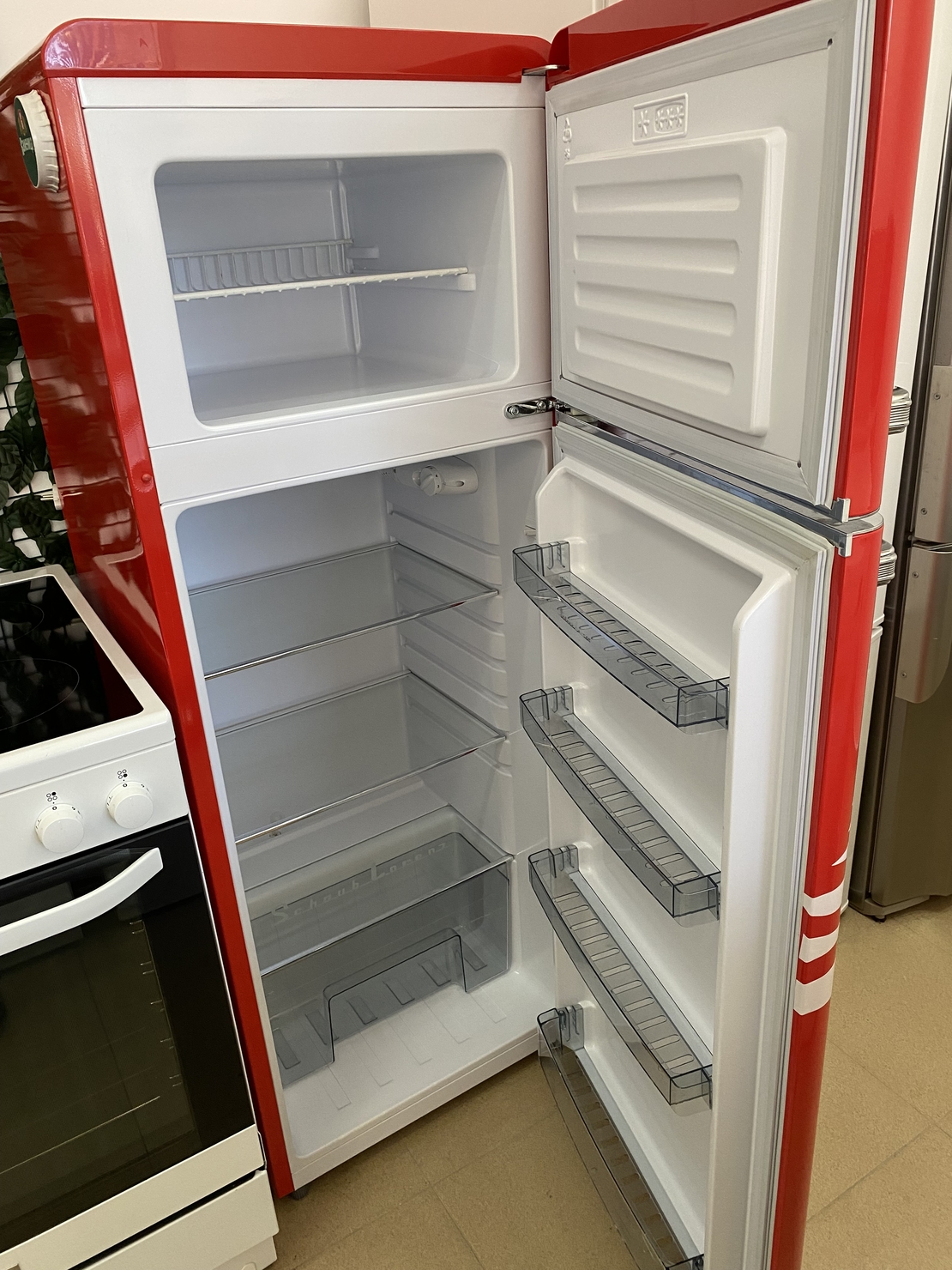 Schaub Lorenz – ретро хладилник с фризер