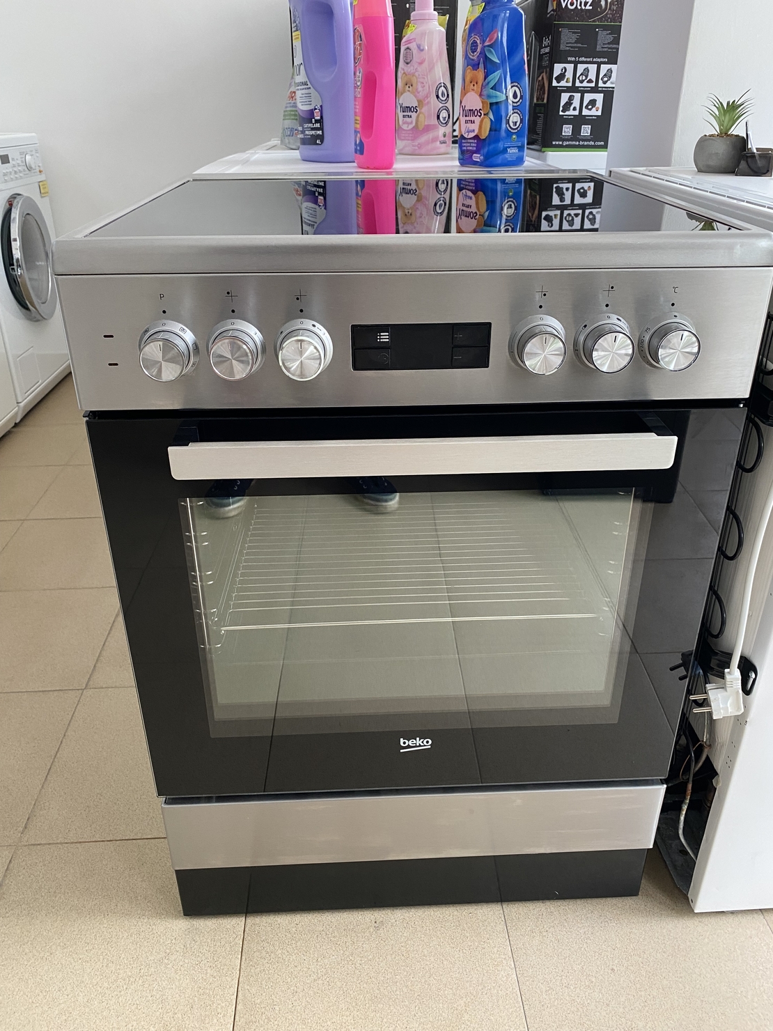 Готварска печка Beko (Инокс) с конвекция и електронен таймер