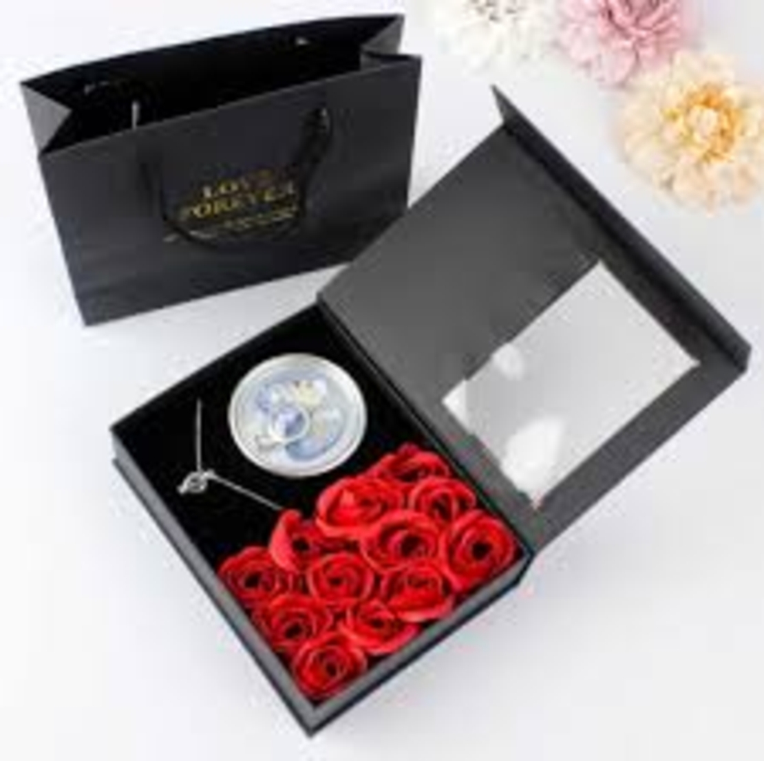 Комплект ароматни сапунени рози, верижка с висулка, естествена перла в мида