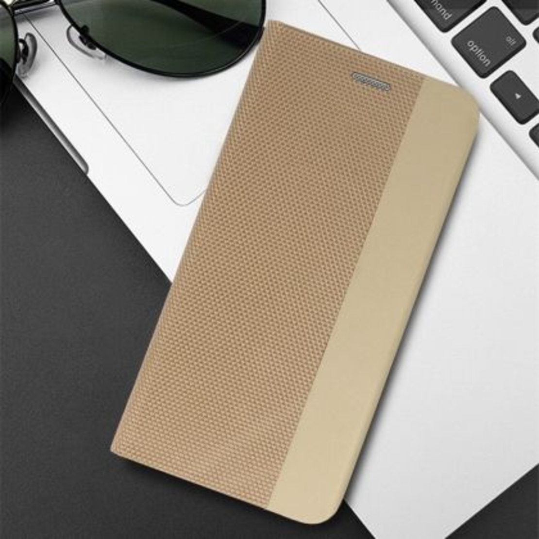 Калъф Flip Book Vennus Sensitive за IPhone 11, Златен