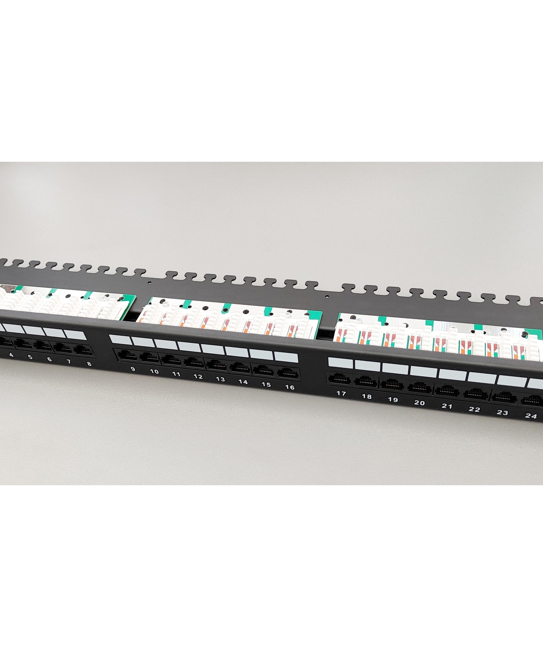 Пач панел UTP Cat.5e 24 порта