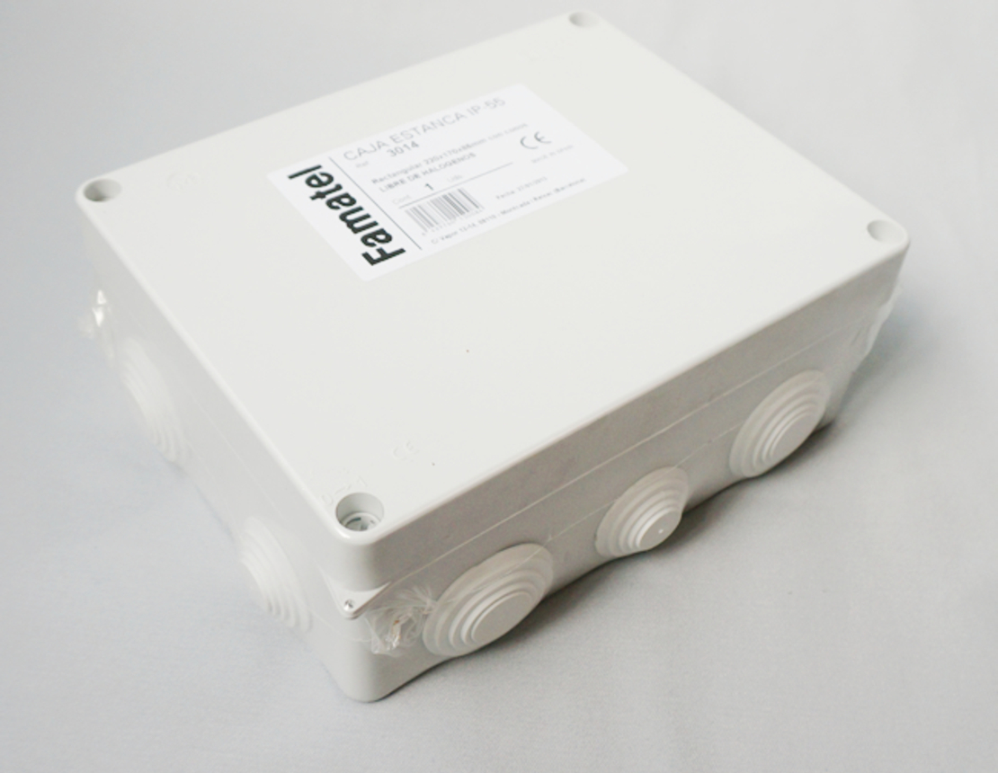 Кутия Famatel 220х170 IP55 с щуцери