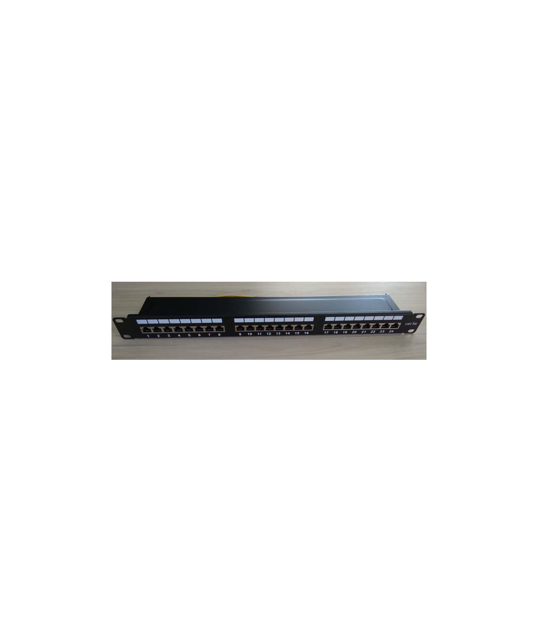 Пач панел FTP Cat.5e 24 порта