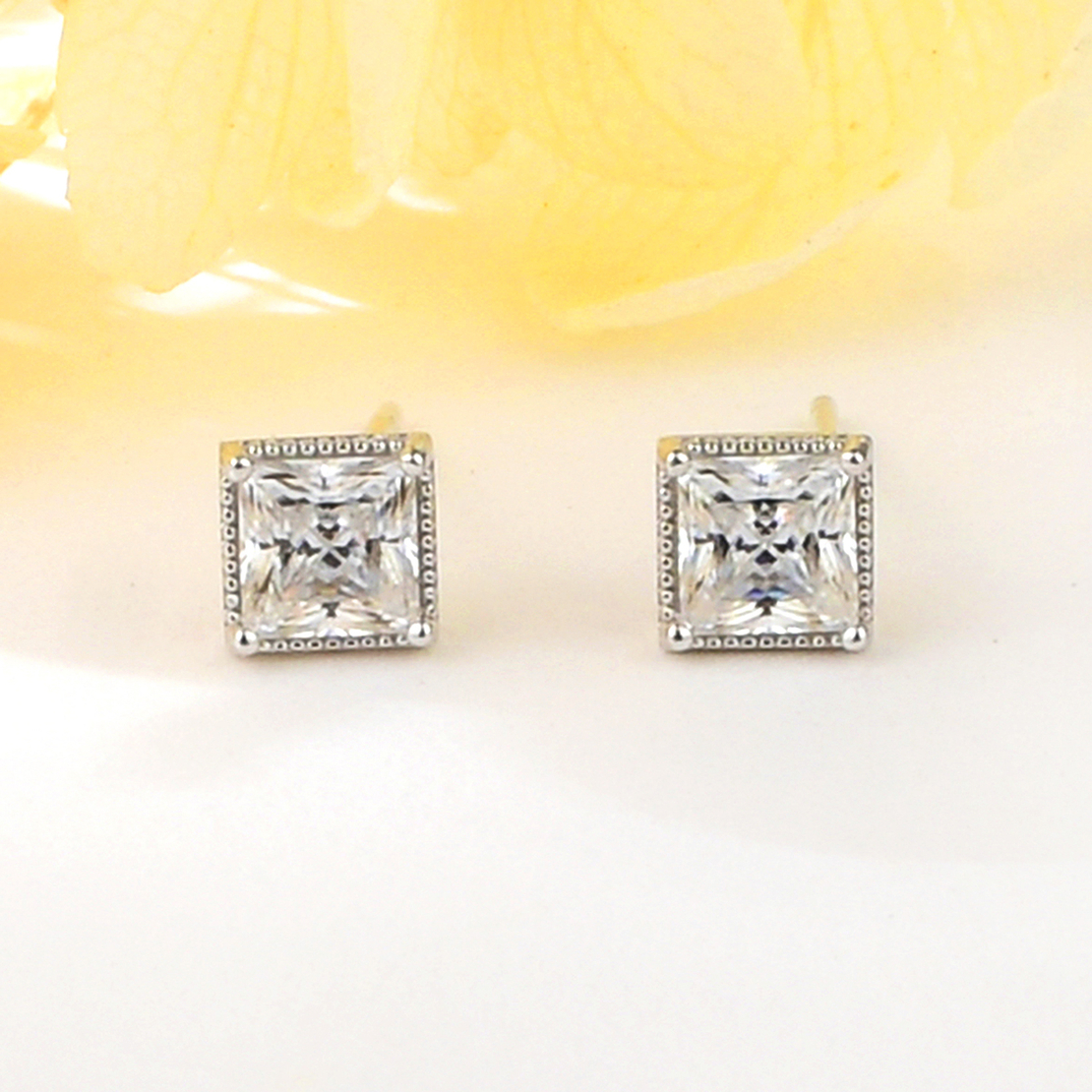 SILVER EARRINGS MOISSANITE