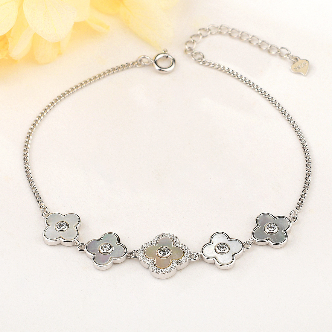 MOTHER OF PEAR FLOWERS SILVER  BRACELET WITH RHODIUM