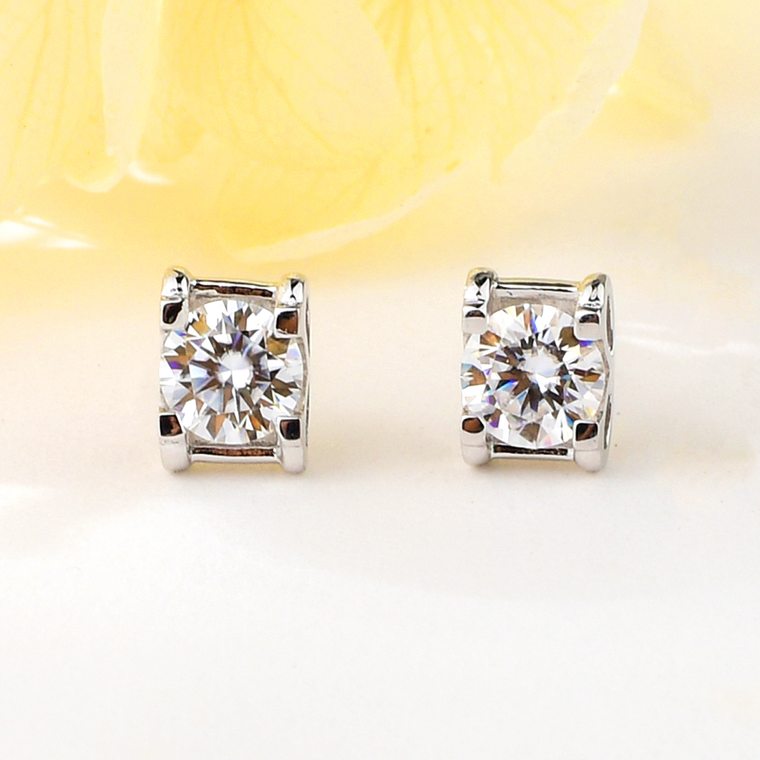 SILVER EARRINGS MOISSANITE