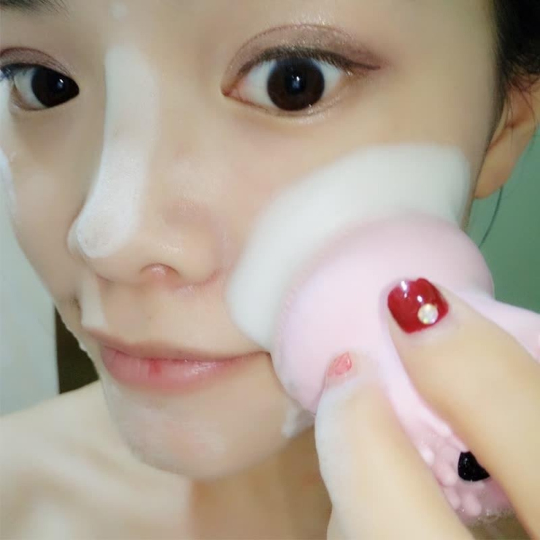 Dispozitiv curatare faciala si exfoliere din silicon, cu burete absorbant, deschide porii si inlatura delicat impuritatile, Neo™ Octopus, Roz