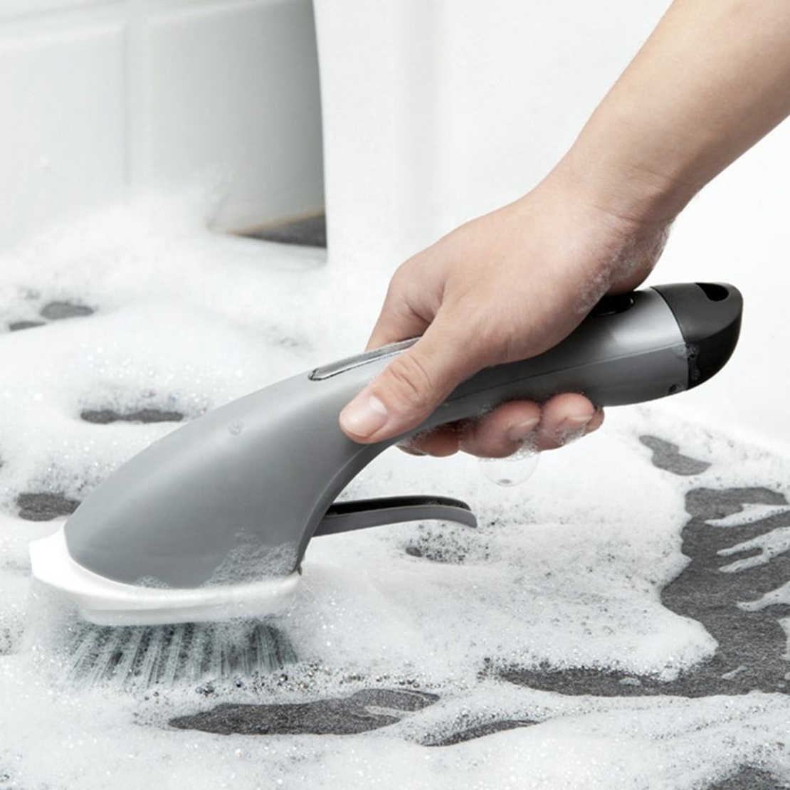 Perie Profesionala de Curatare Multifunctionala Neo™ Cleany® cu rezervor si pulverizator de sapun, si buton, 30 cm lungime, gri