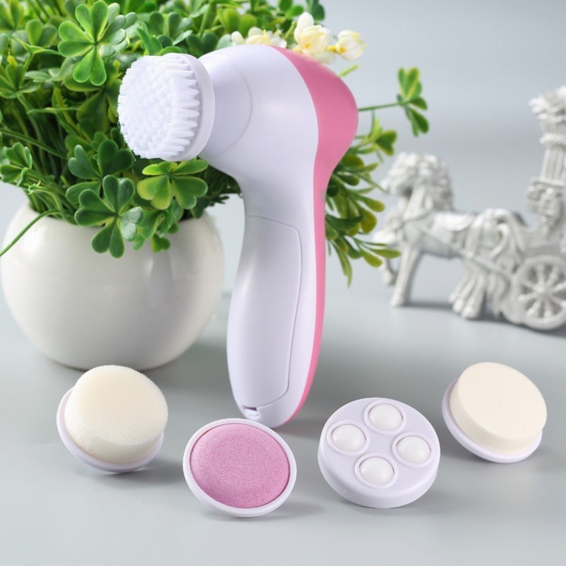 Perie Rotativa pentru curatare faciala si masaj 5 in 1, Neo™ Premium, cu 2 viteze, functie de reglare a vitezei, 5 capete perii interschimbabile,13x7cm, alb/roz