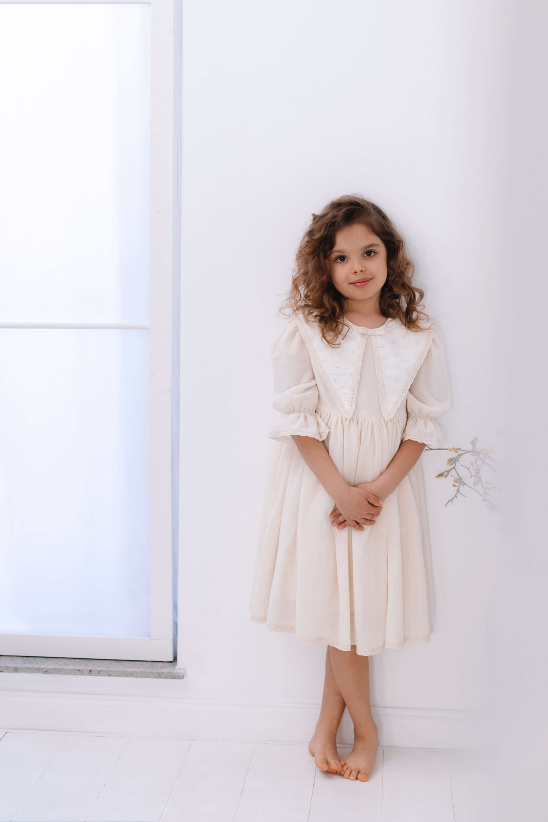 Rochiță din pânză topită fină KAROLINA, cu guler brodat