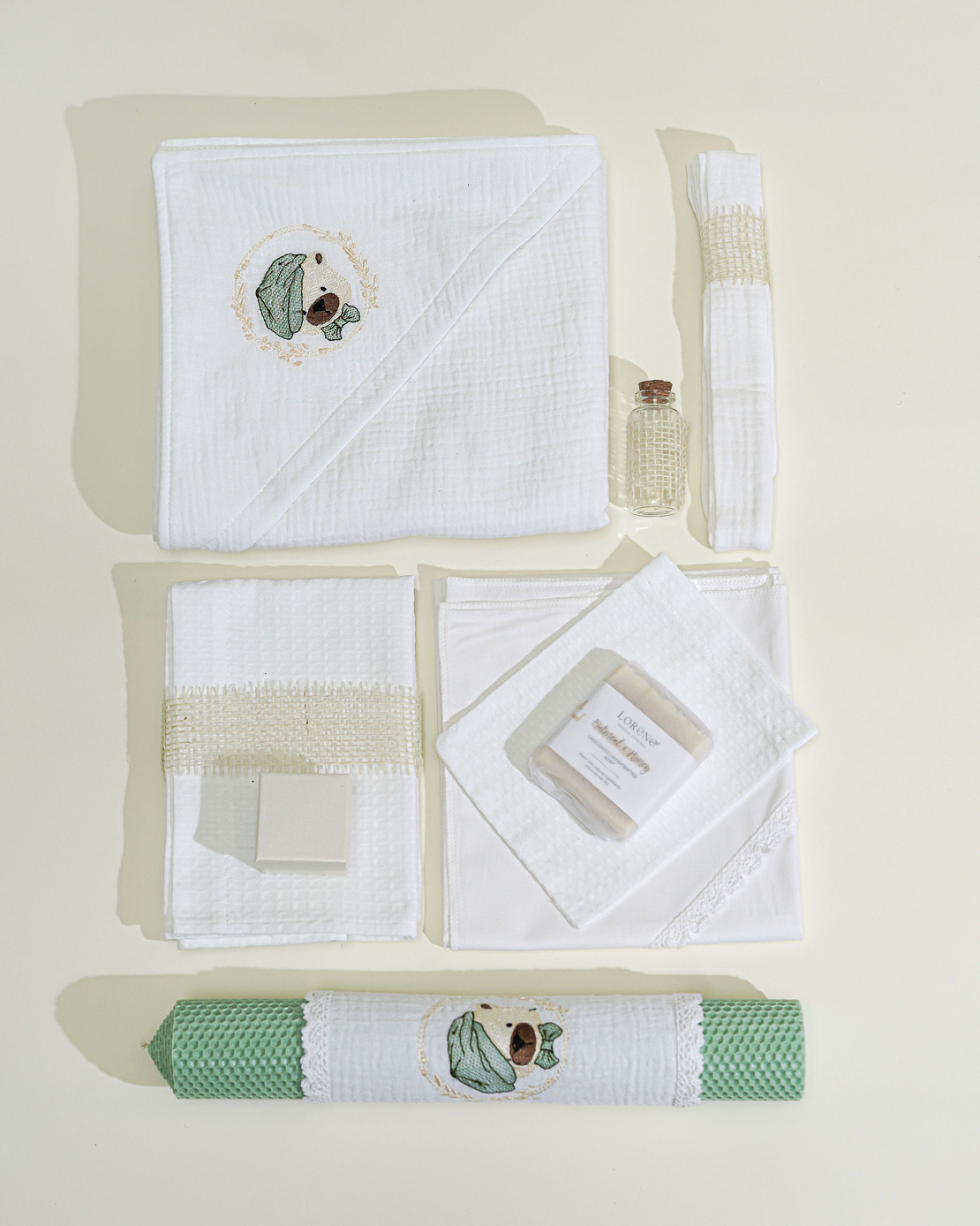Trusou pentru botez, din muselină alba, cu broderie „Teddy Dreams” mint