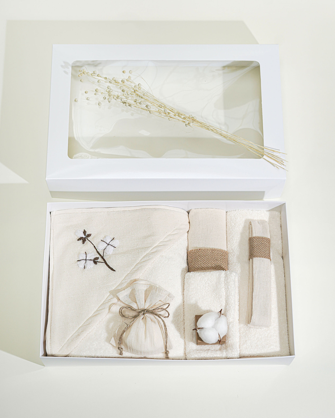 Trusou Botez crem, cu broderie manuala, model DIN NATURA