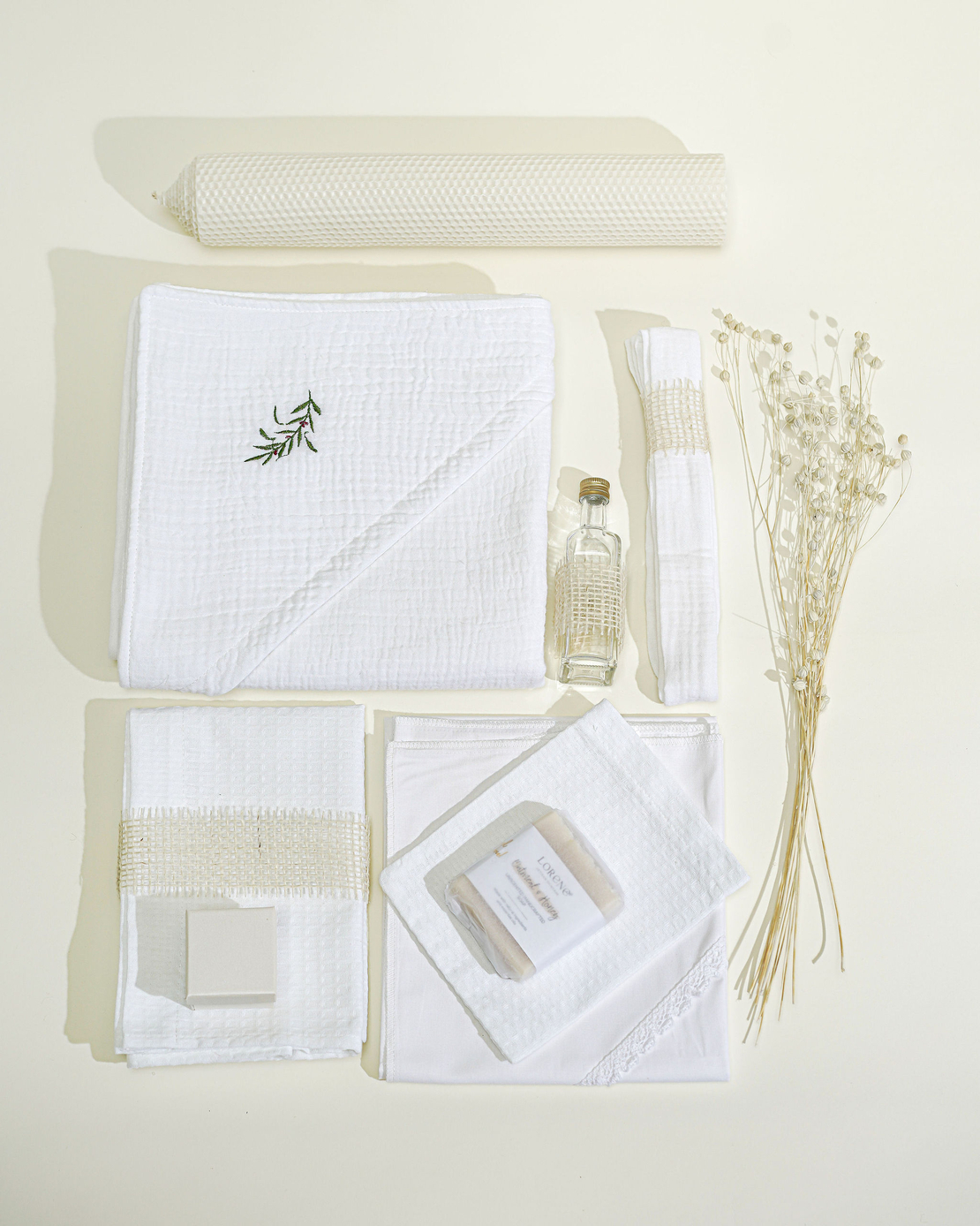 Trusou PREMIUM pentru botez, din muselină cu broderie Frunzuliță de bambus