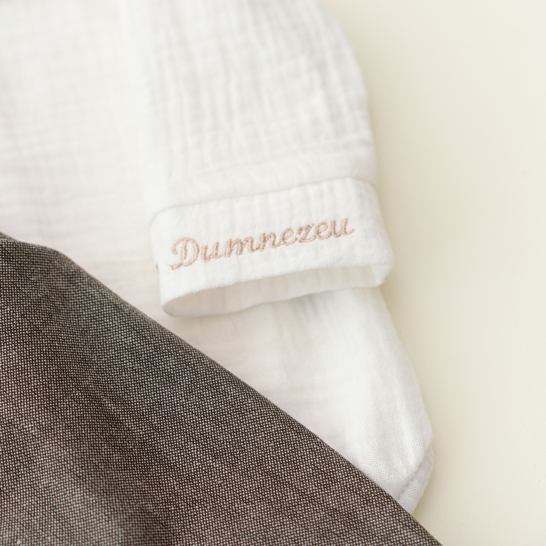 Costumaș de botez „Dar de la Dumnezeu” din bumbac și muselină
