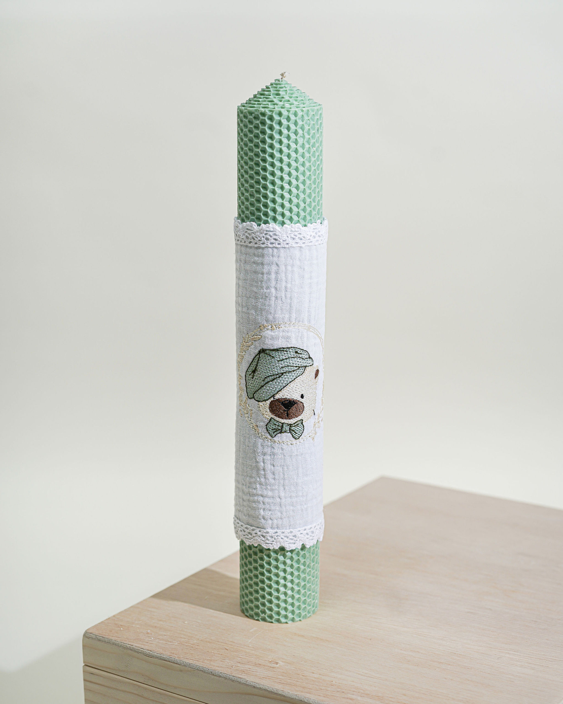 Lumânare botez din ceară naturală „Teddy Dreams” – cu ursuleț brodat Mint