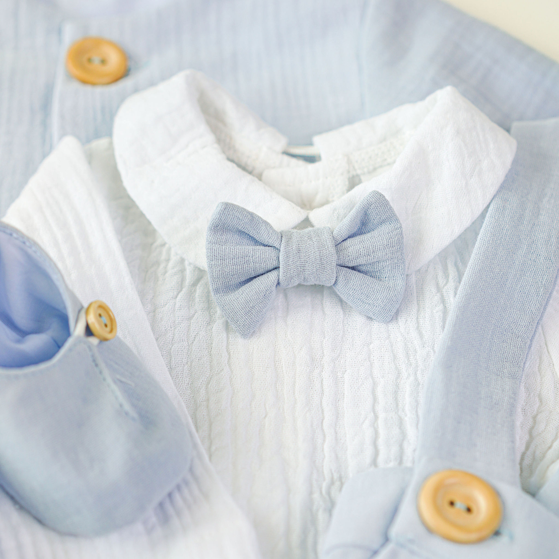 Costum botez băiețel LIAM, din muselină bleu natural, 5 piese