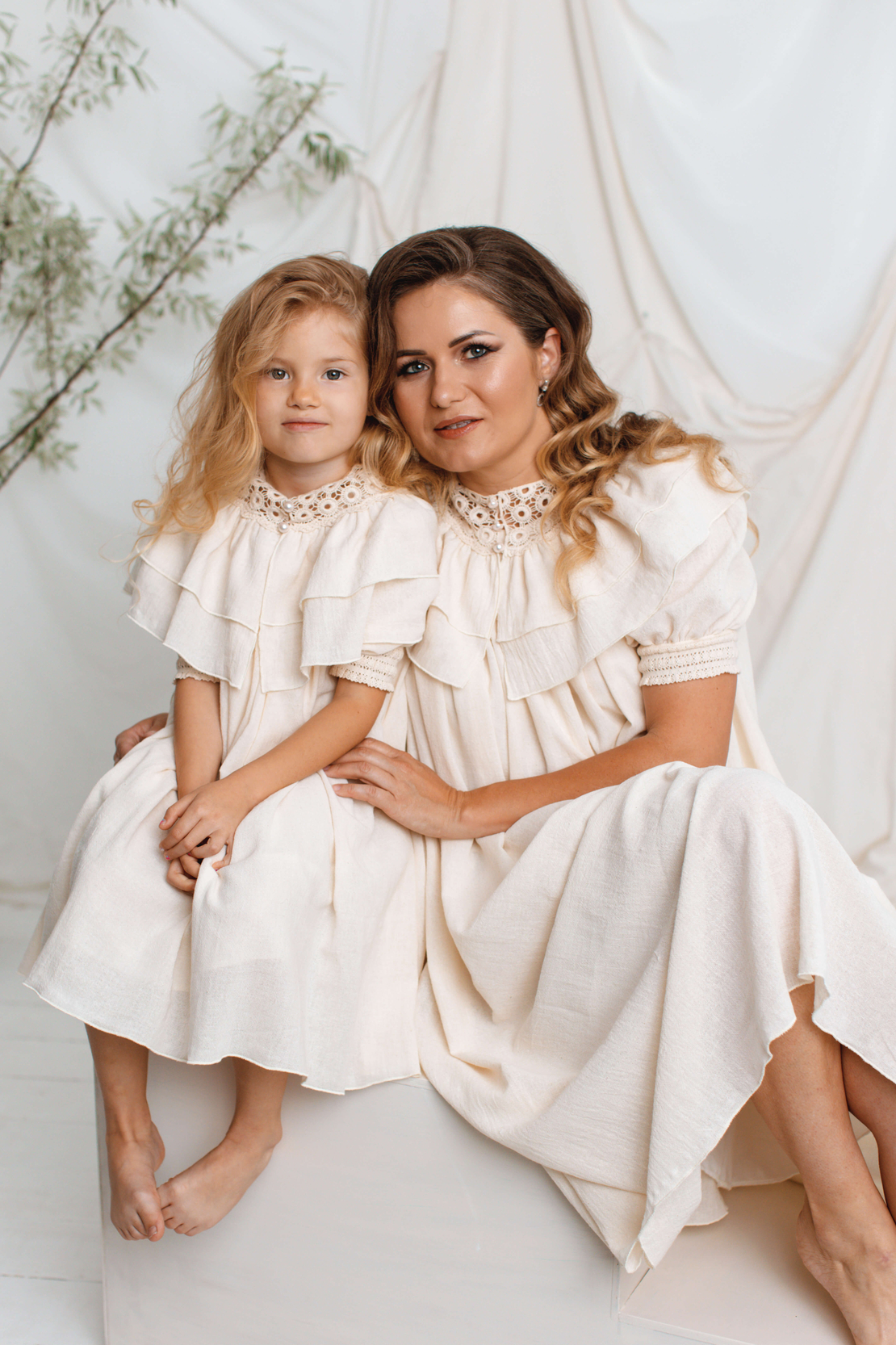 Set rochii mamă-fiică din pânză topită fină, model TAISIA