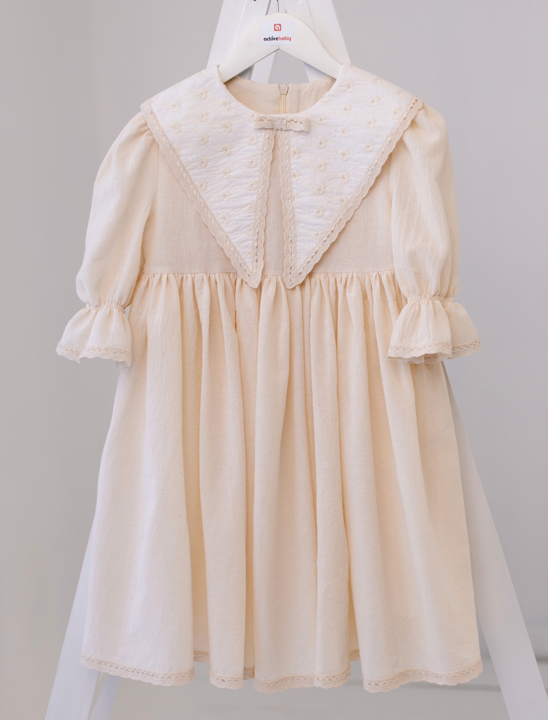 Rochiță din pânză topită fină KAROLINA, cu guler brodat