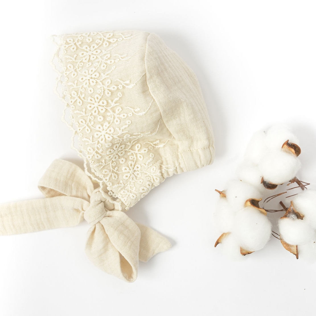 Boneta botez fetite, muselina crem, model NICOLE